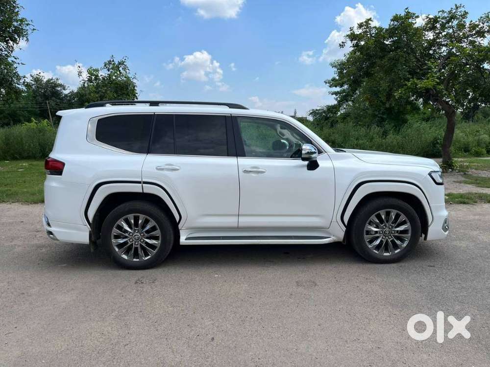 Toyota Land Cruiser Zx Petrol, 2024, Petrol