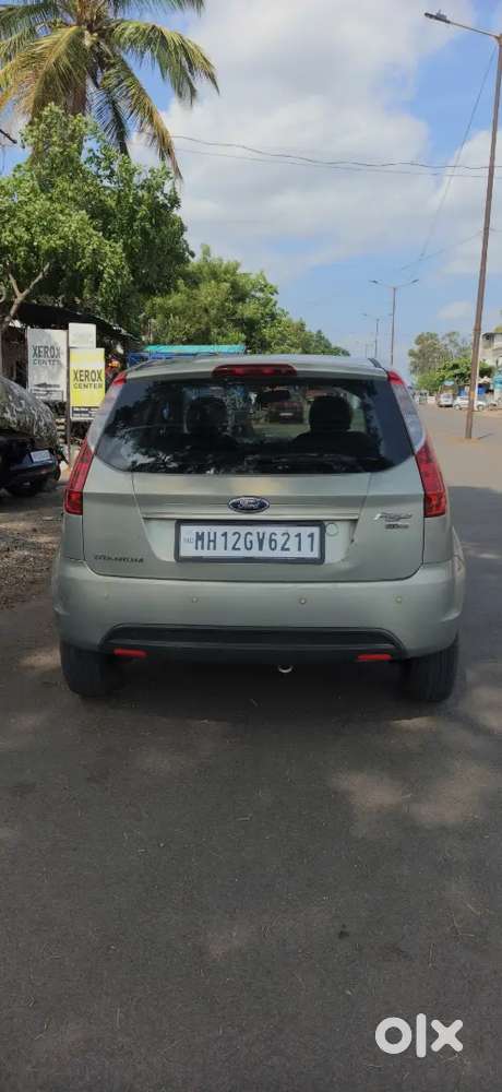 Ford Figo 1.4 Titanium 2011