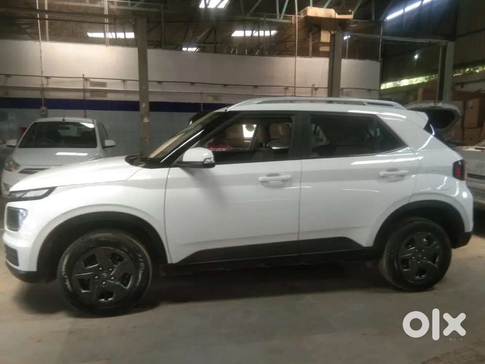 Hyundai Venue Petrol Manual 2023