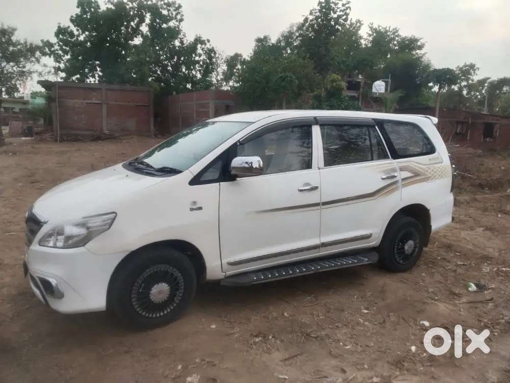 Toyota Innova Petrol 2014