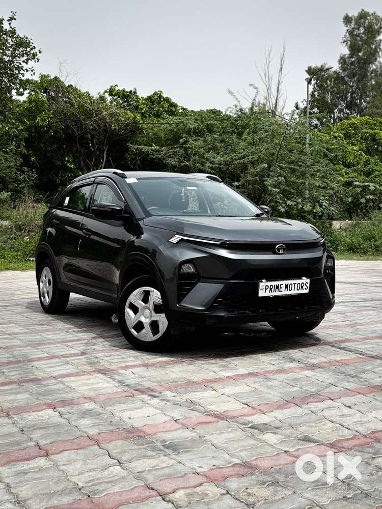 Tata Nexon Smart Plus1.2 Revotron Petrol 5 Mt, 2025, Cng & Hybrids
