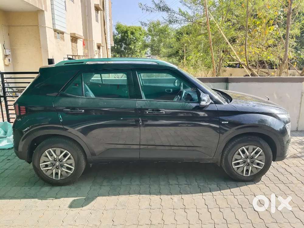 Hyundai Venue 2025 Petrol Well Maintained