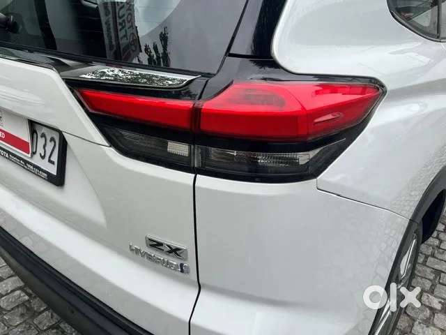 Toyota Innova Hycross 2.0 Zx (o) Hybrid 7 Str, 2024, Petrol