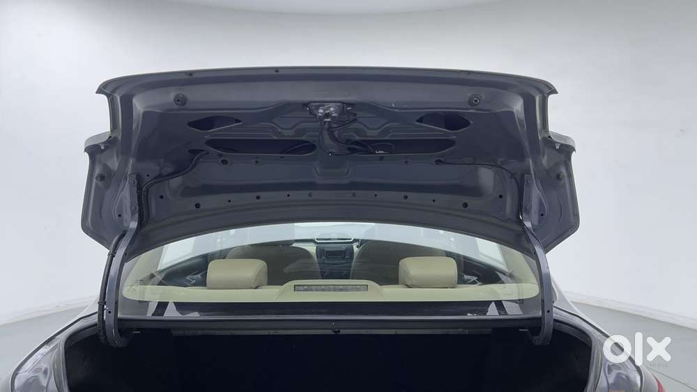 Maruti Suzuki Dzire Vxi Ags, 2021, Petrol