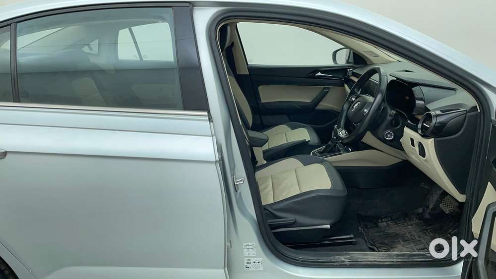 Skoda Slavia Style 1.0l Tsi At, 2022, Petrol