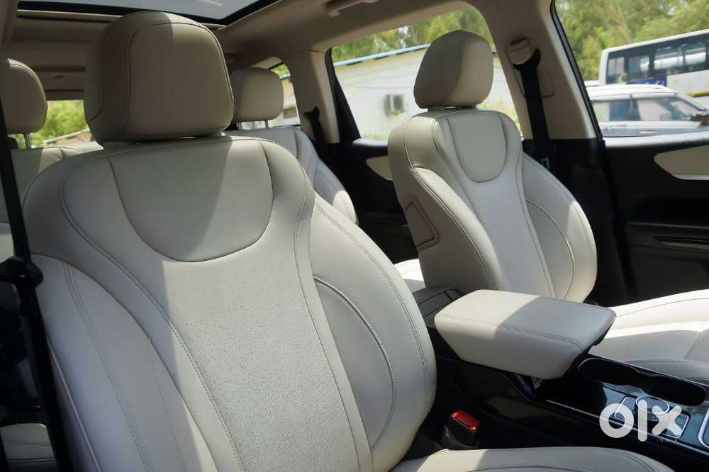 Mahindra Xuv700 2.0 Ax 7 Petrol At Luxury Pack Str, 2026, Petrol