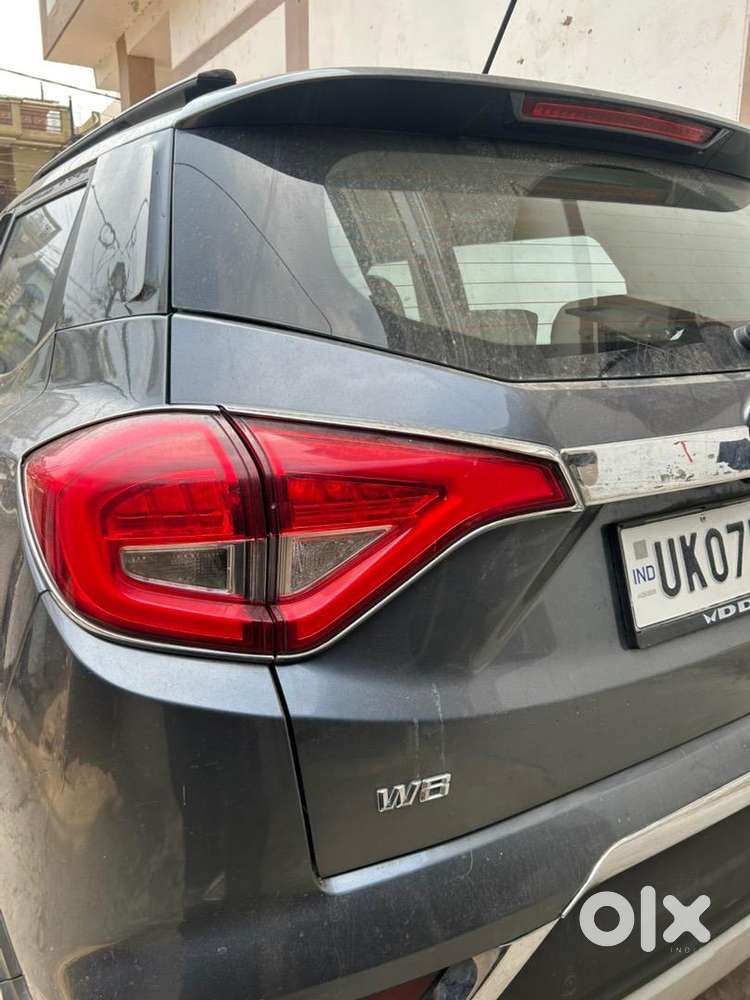 Mahindra Xuv300 Turbosport Petrol Well Maintained