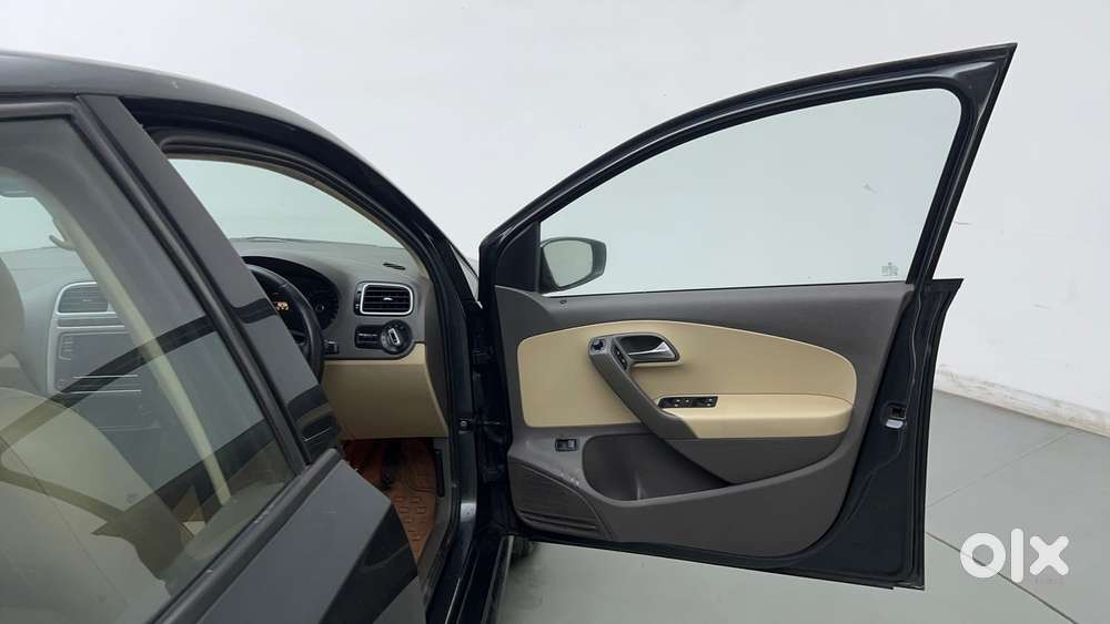 Volkswagen Vento 1.2 Tsi Highline At, 2017, Petrol