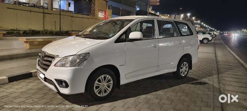 Toyota Innova 2015 Diesel 126000 Km Driven