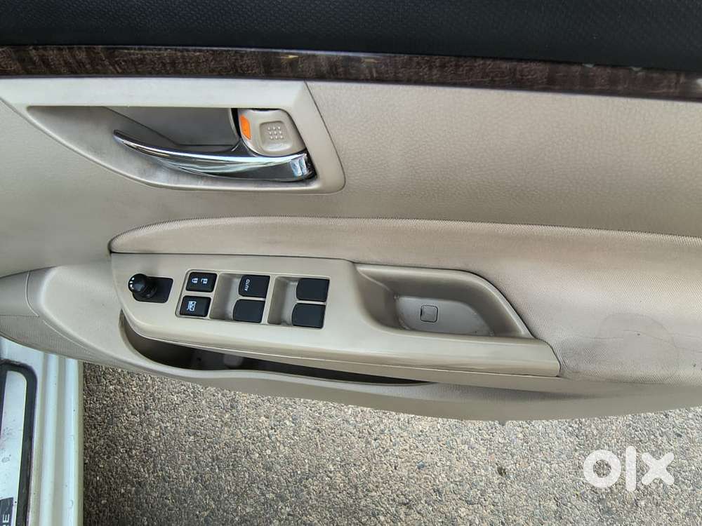 Maruti Suzuki Swift Dzire 1.2 Vxi Bsiv, 2014, Petrol