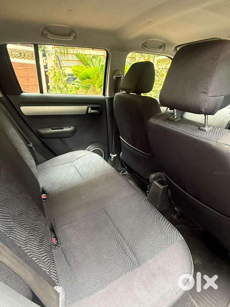 Maruti Suzuki Swift Vxi, 2011, Petrol