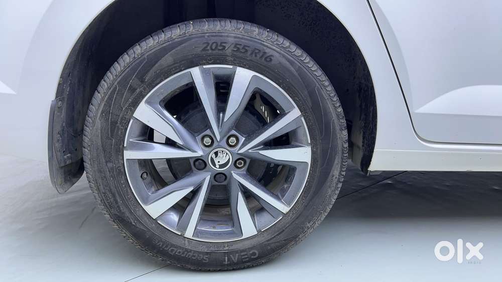 Skoda Slavia Style 1.0l Tsi Mt, 2022, Petrol