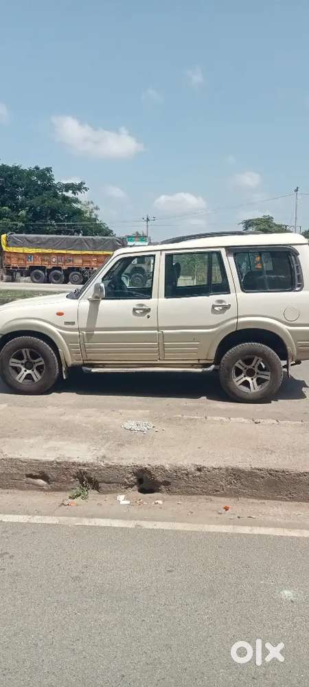 Mahindra Scorpio 2006 Diesel 180000 Km Driven