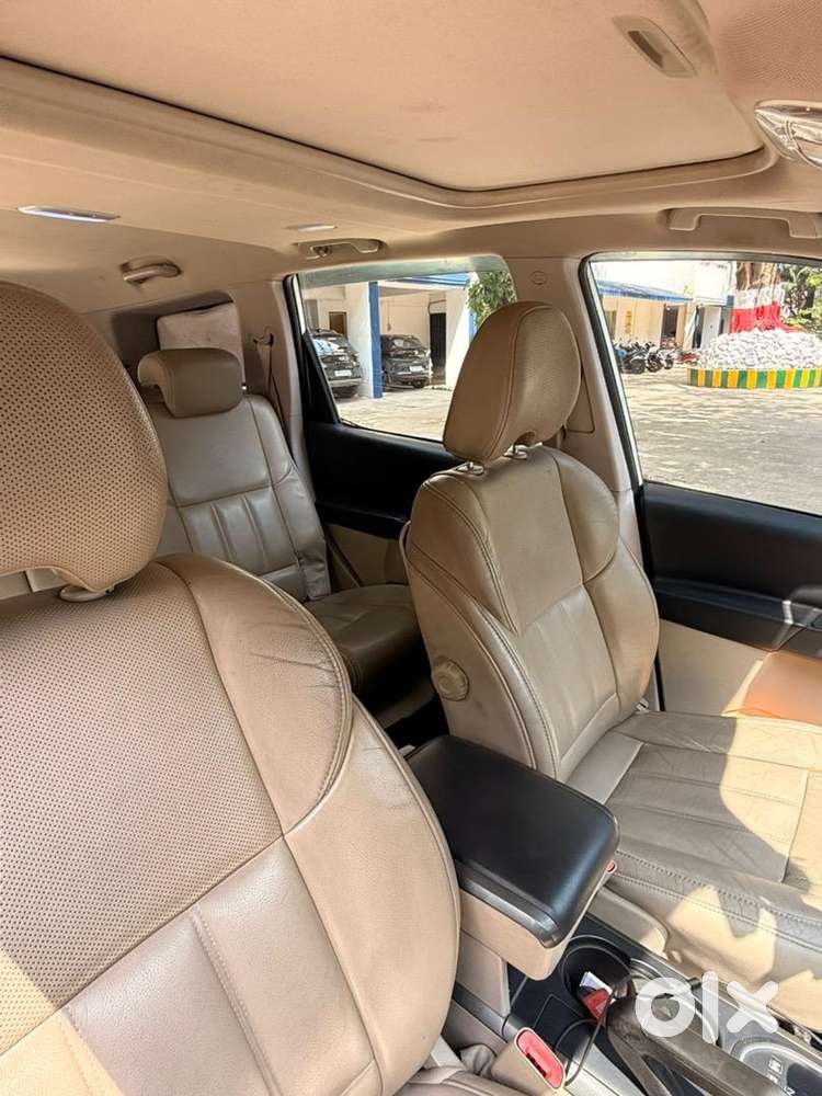 2018 Mahindra Xuv 500 W10 At Awd  Pearl White  68,200 Km  Mumbai