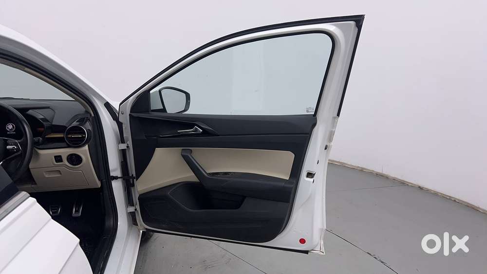Skoda Slavia Style 1.0l Tsi Mt, 2022, Petrol