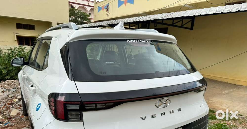 Hyundai Venue Petrol 2023- Non -accidental Well Maintained Less Driven