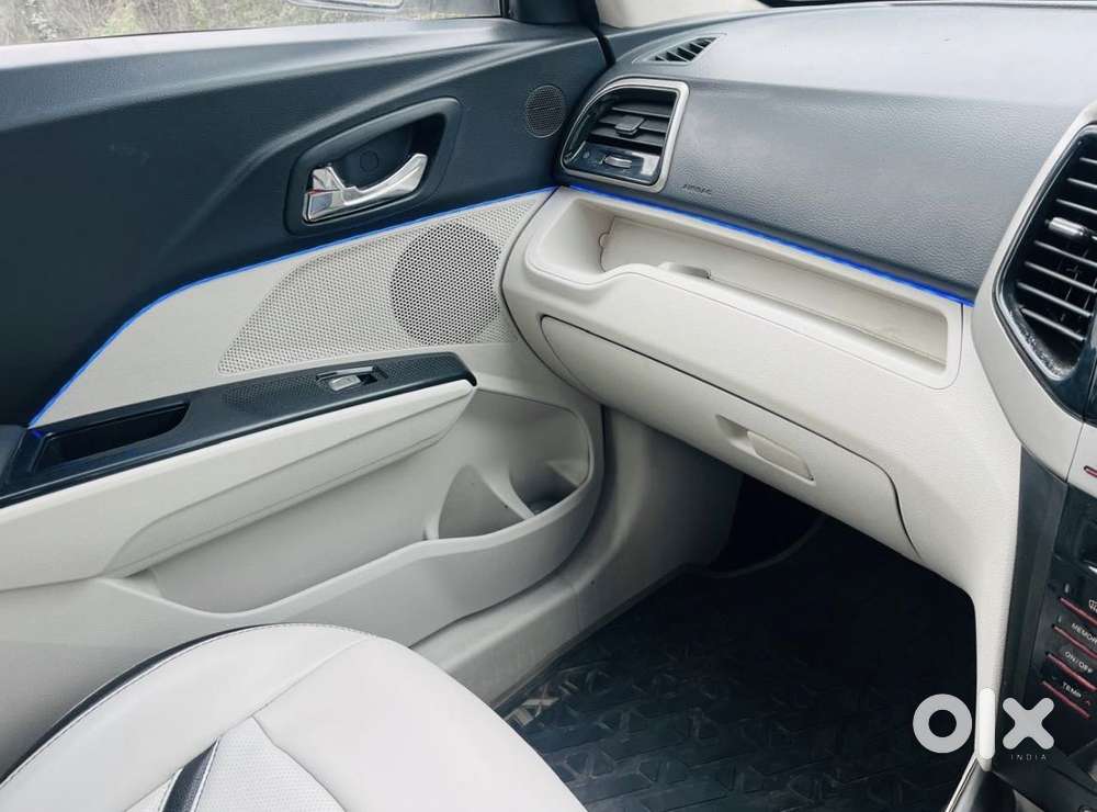 Mahindra Xuv300 W8, 2019, Petrol