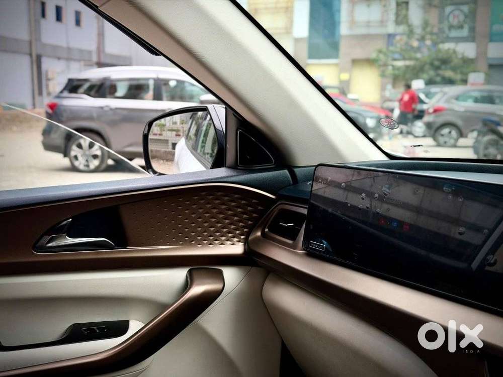 Mahindra Xuv 7xo Ax7, 2026, Petrol