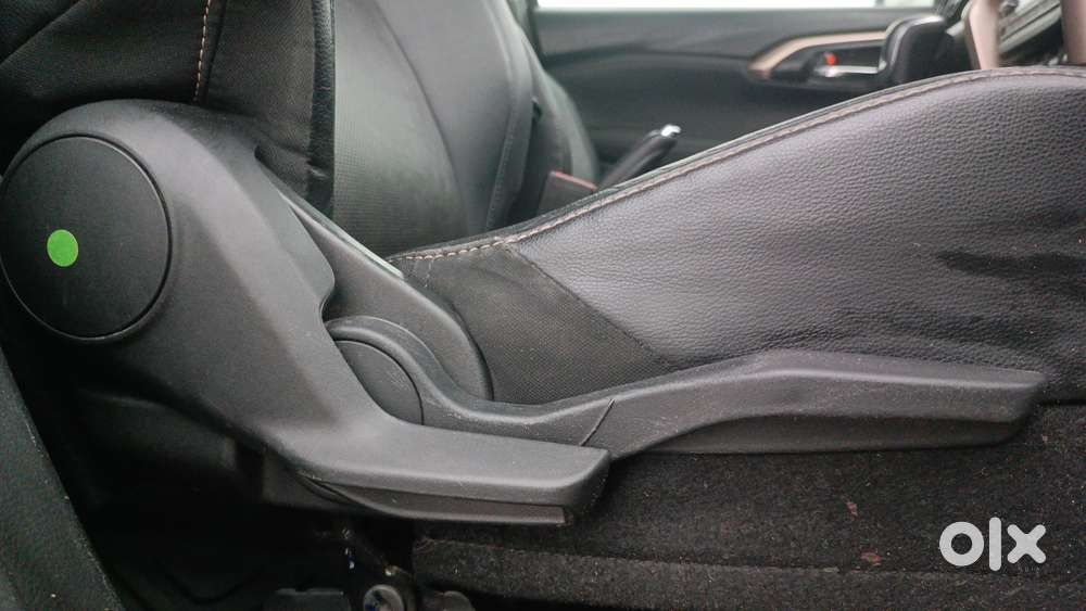 Maruti Suzuki Grand Vitara 1.5 Alpha Plus Intelligent Hybrid Ecvt, 2..