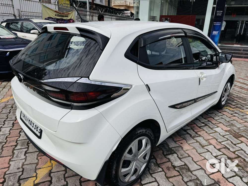 Tata Altroz 1.2 Xm Plus, 2025, Petrol