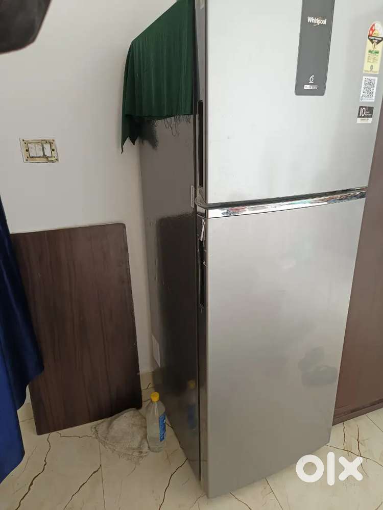 Whirlpool 2 door fridge