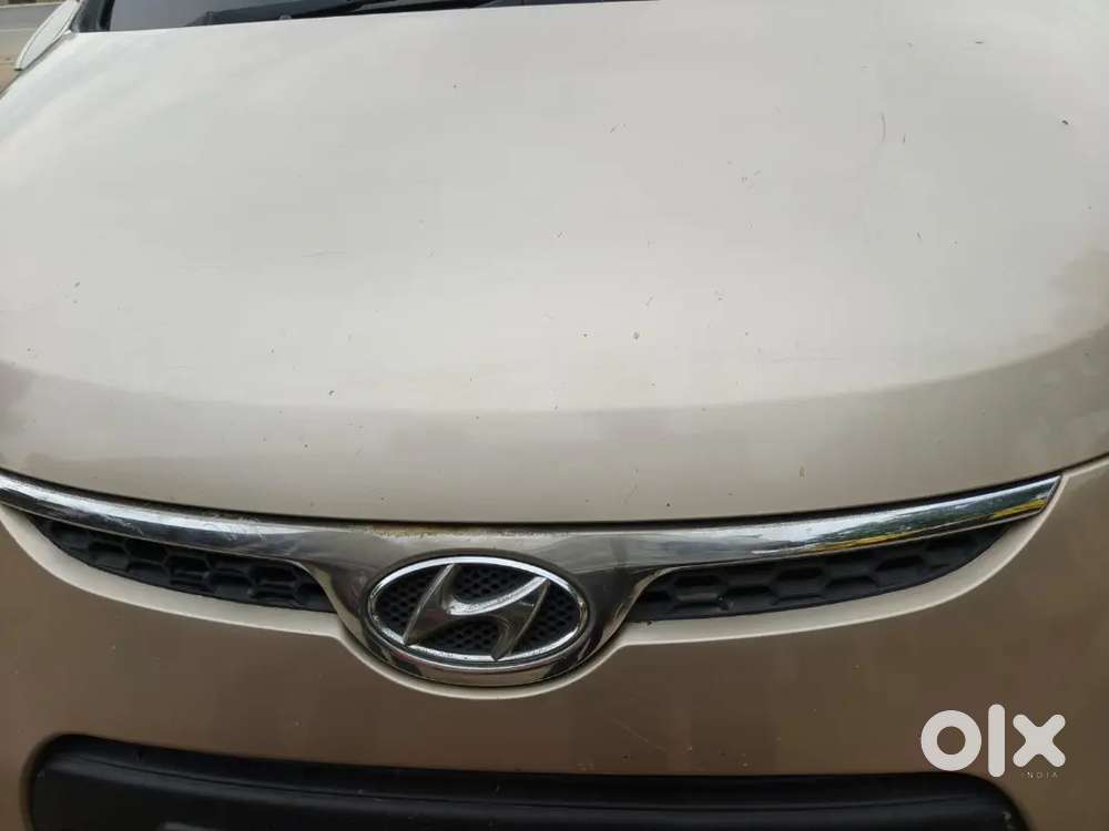 I 10 Golden Color Good Condition Engine Gear And Led Also Working