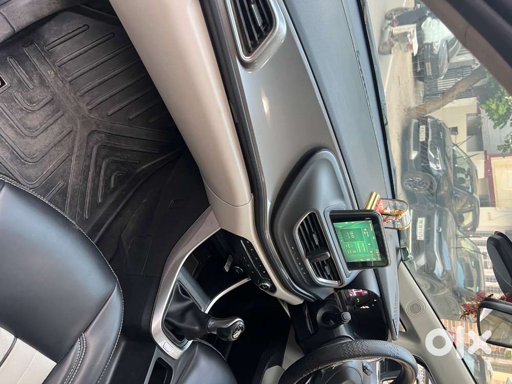 Tata Altroz 2023 Xz Cng Alloys, Touchscreen , Mint Condition23000kms