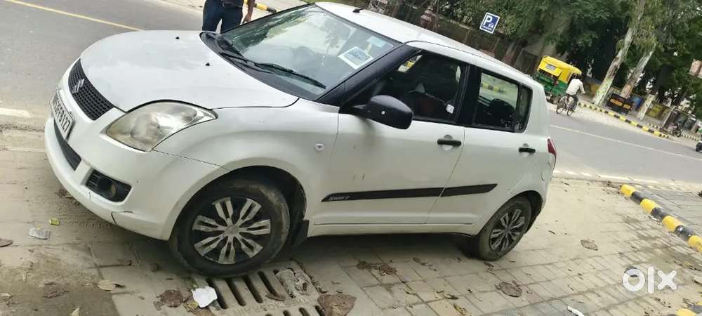Maruti Suzuki Swift Vxi 2010 Oem Fitting Cng + Petrol