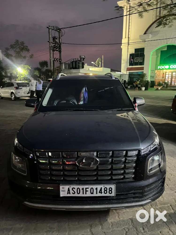 Hyundai Venue 2023 Petrol 33000 Km Driven