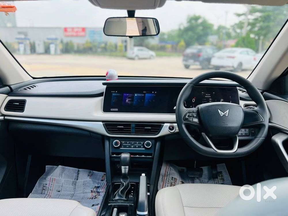 Mahindra Xuv700 2.2 Ax 5 Diesel At 7 Str, 2025, Diesel