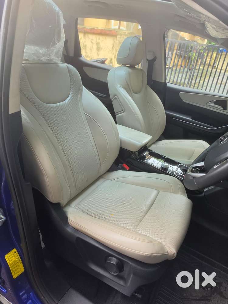 Mahindra Xuv700 2.2 Ax 7 Diesel At Luxury Pack Str, 2025, Diesel