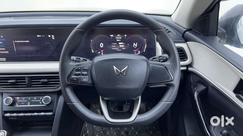 Mahindra Xuv700 2.0 Ax 5 Petrol Mt Str, 2022, Petrol