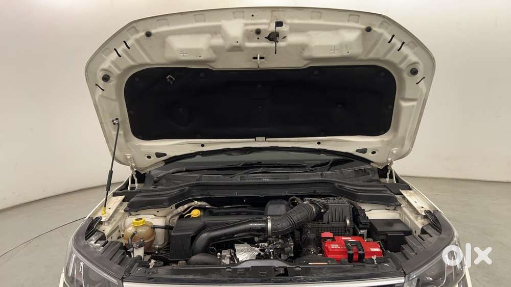 Mahindra Xuv300 W8 (o) 1.5 Diesel Amt, 2022, Diesel