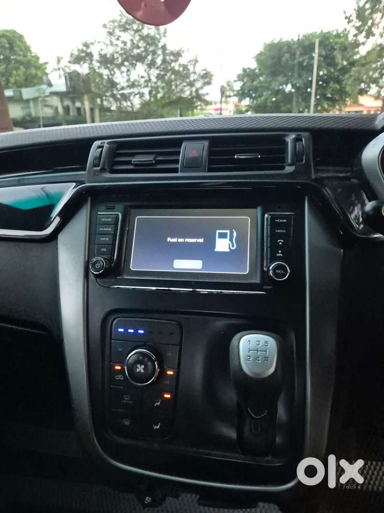 Mahindra Kuv 100 K8 5str, 2018, Petrol