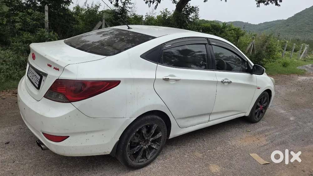 Hyundai Verna 2012 Diesel Manual 136000 Km