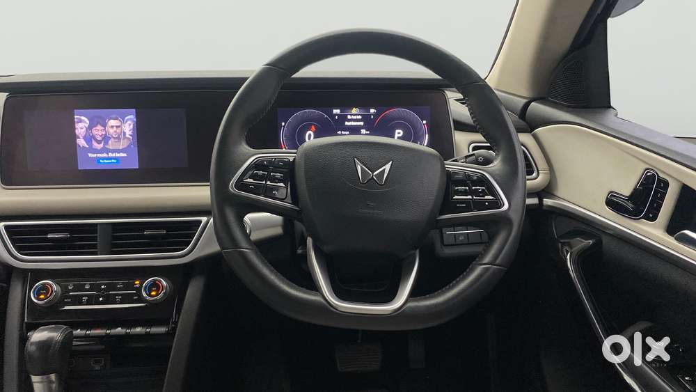 Mahindra Xuv700 2.0 Ax 7 Petrol At Str, 2022, Petrol