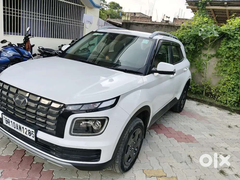 Hyundai Venue 2023 Petrol Well Maintained One Handed