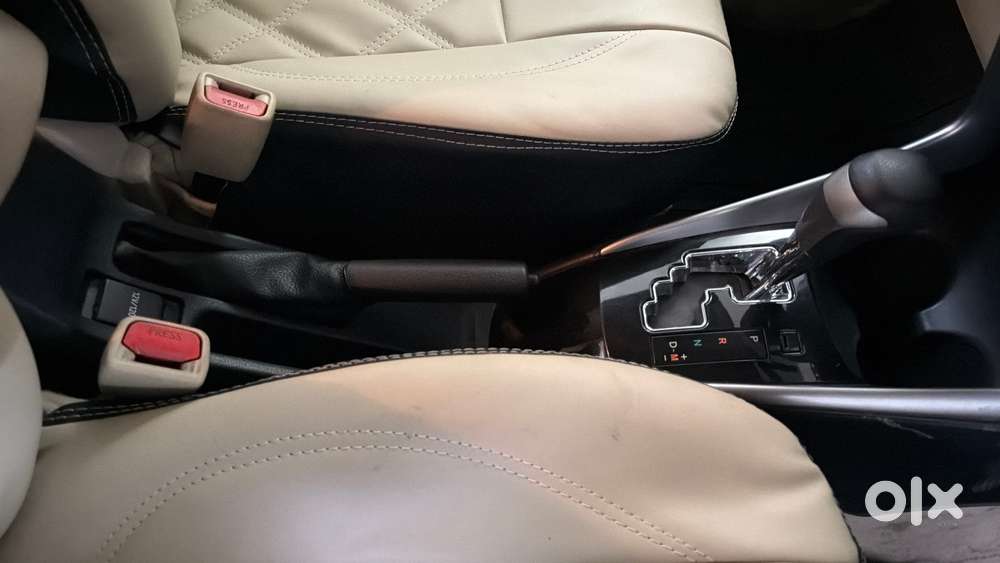 Toyota Yaris V Cvt, 2018, Petrol