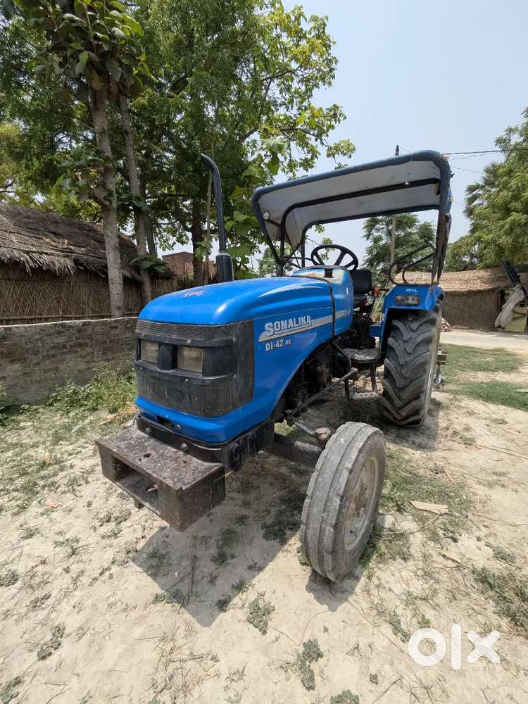 Tractor And Bolero Urgent Sale