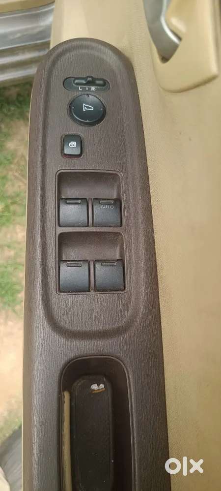 Mohday Hama Car Sell Kar Raha Ha