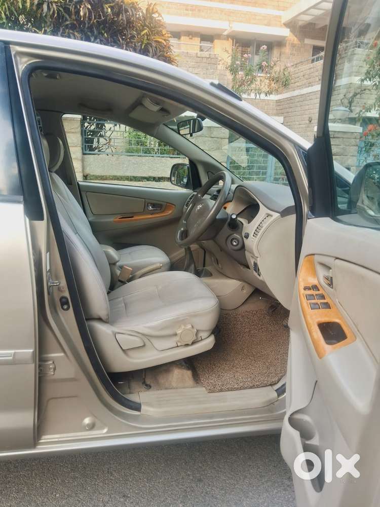 Toyota Innova 2.5 V 8 Str, 2010, Diesel