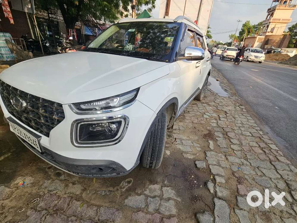 Hyundai Venue 2021 Petrol 62000 Km Driven