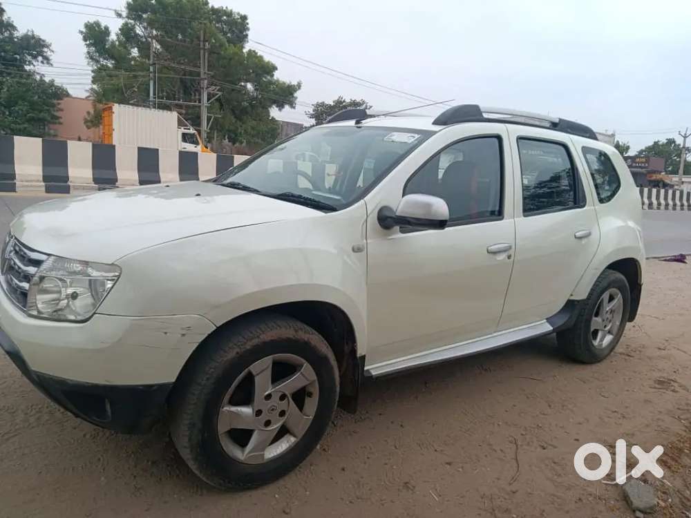 Renault Duster &ndash; White | Well Maintained | Ready To Drive!