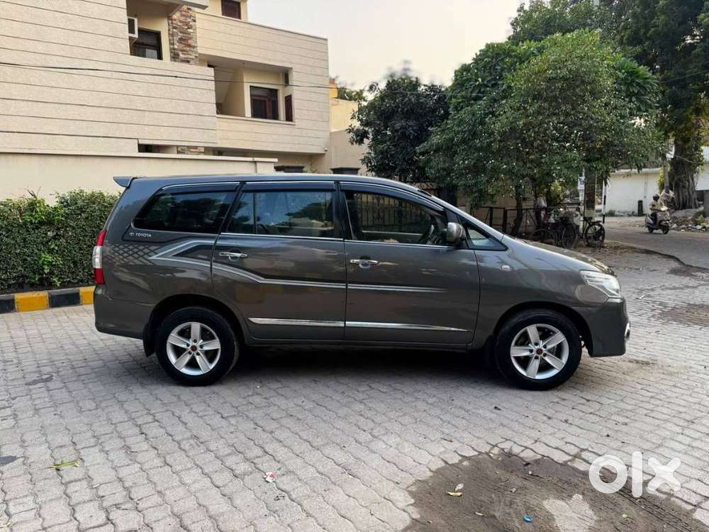 Toyota Innova 2.5 V Diesel 8-seater, 2011, Diesel