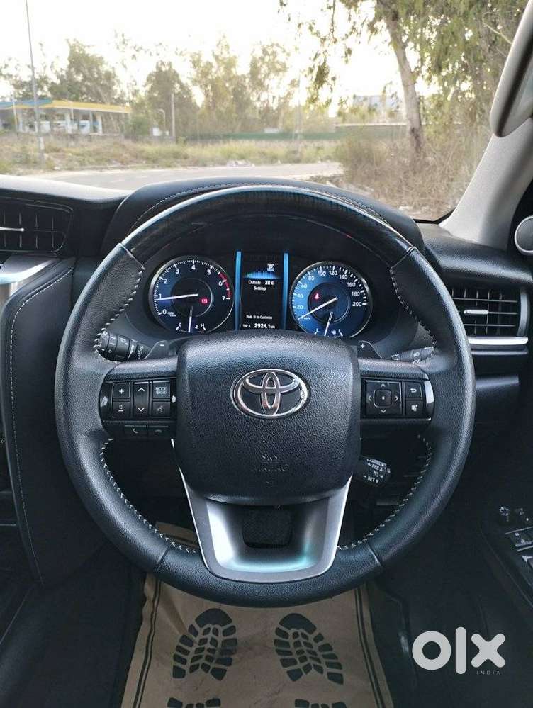 Toyota Fortuner 4x2 At 2.7 Petrol, 2025, Petrol