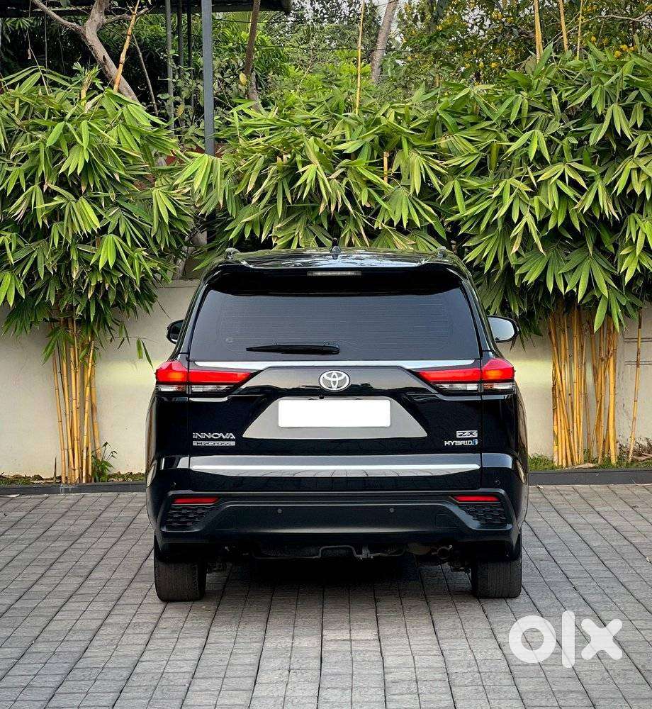 Toyota Innova Hycross 2.0 Zx Hybrid 7 Str, 2023