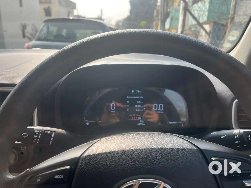 Hyundai Venue 2025 Petrol Well Maintained