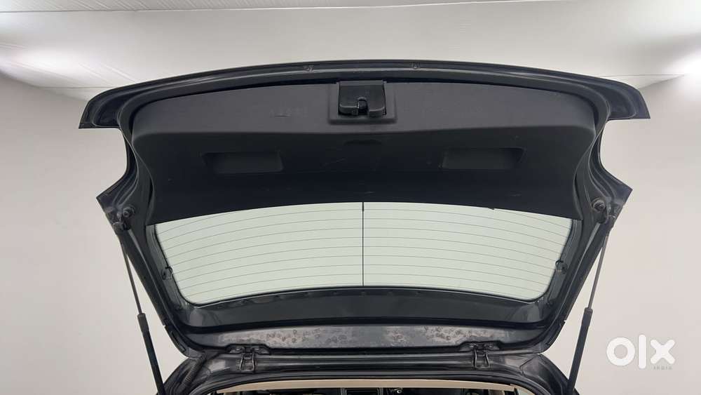 Volkswagen Polo Petrol Highline 1.2l, 2016, Petrol