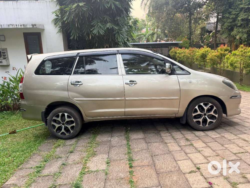Toyota Innova 2.5 G (diesel) 8 Seater, 2010, Diesel