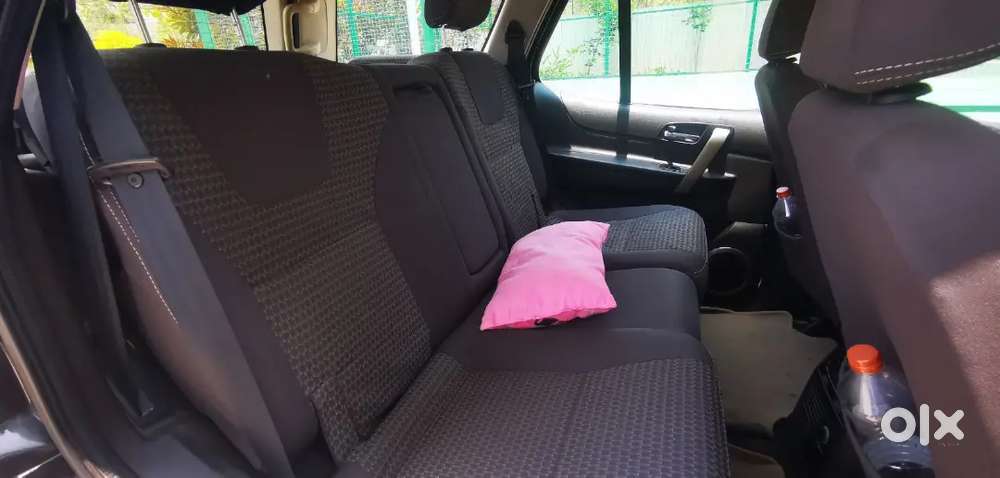 Tata Safari Storme 2015